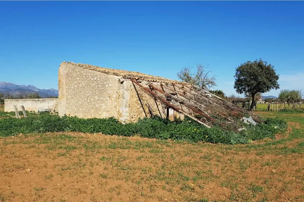Baugrundstück mit genehmigtem Finca-Projekt und Tramuntana-Blick in Consell