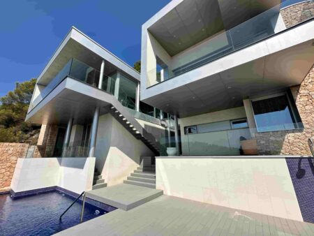 Villa Son Vida mit einem Panorama Meerblick über Palma Mallorca Architektur