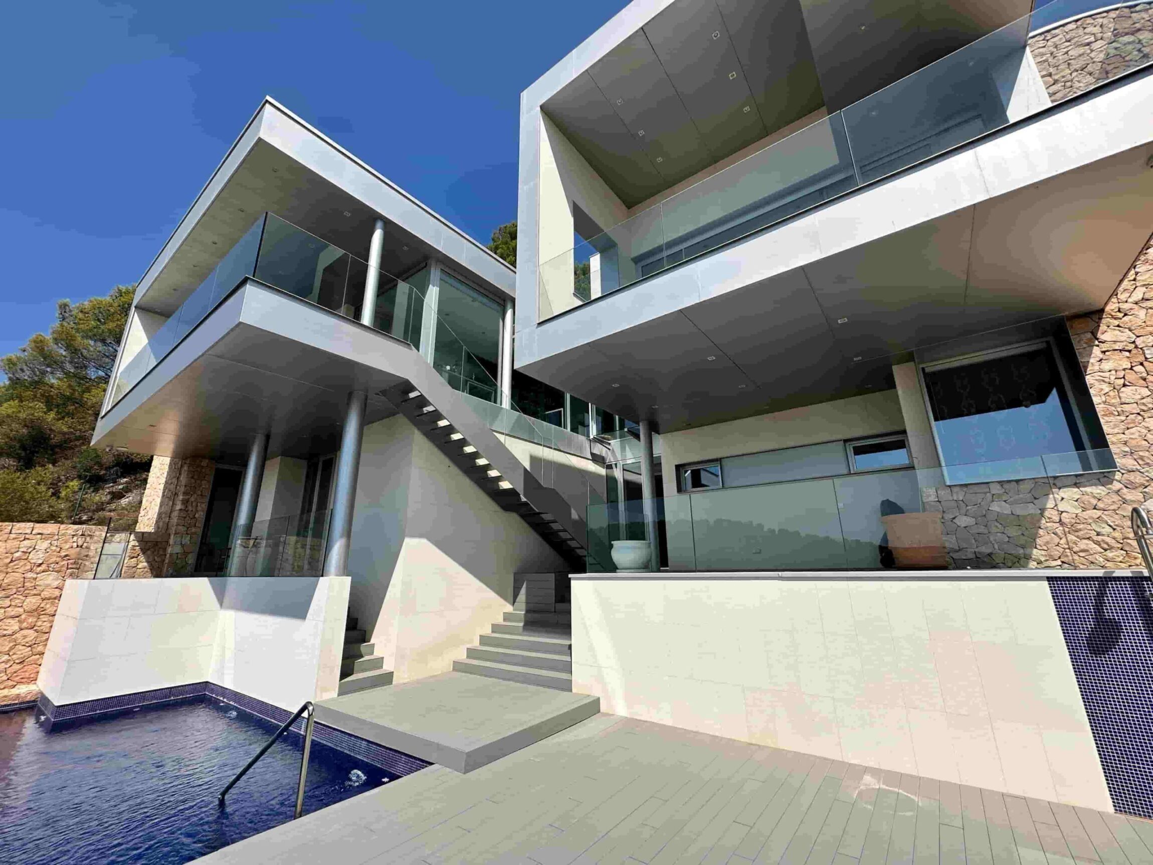 Villa Son Vida mit einem Panorama Meerblick über Palma Mallorca Architektur