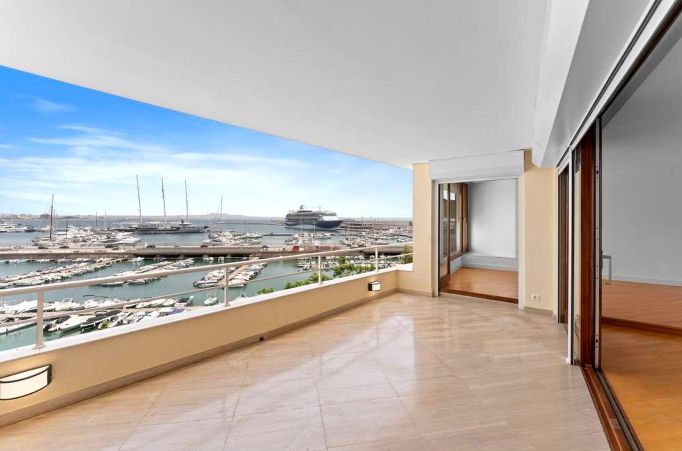 Penthouse Palma mit einzigartigen Meerblick über den Hafen52.53