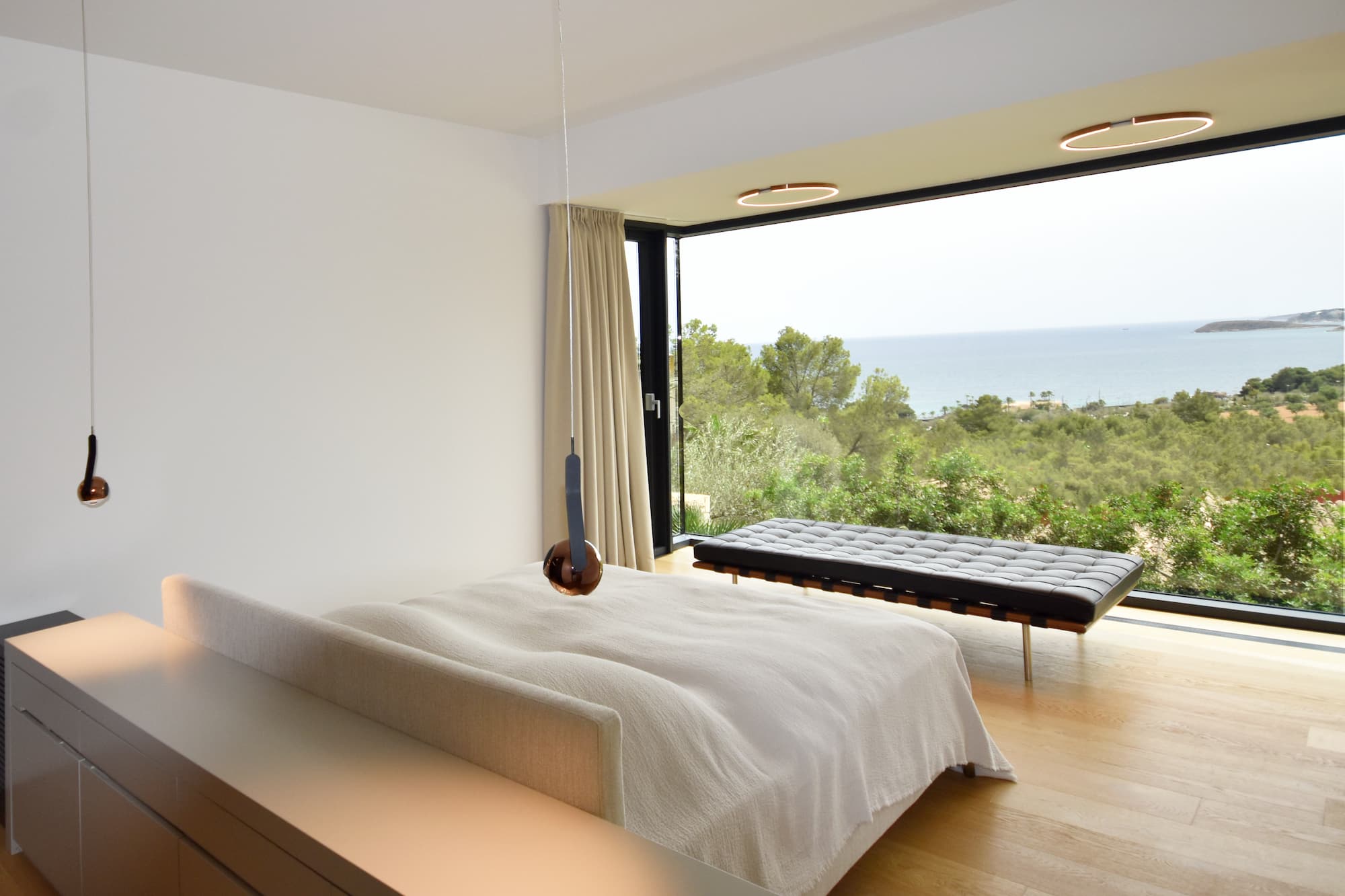 Luxusvilla in Bester Qualitat in Costa den Blanes Mallorca mit Blick auf Puerto Portals kaufen Master Bedroom 2 mit Meerblick