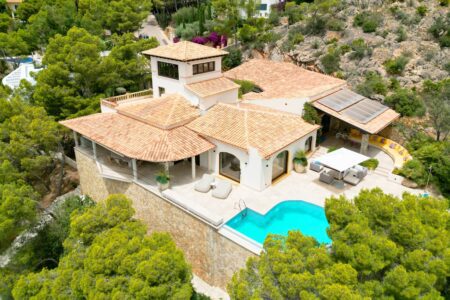 Villa in Camp de Mar erste Meereslinie Mallorca kaufen Rossitza Hantelmann Camp de Mar villa 2