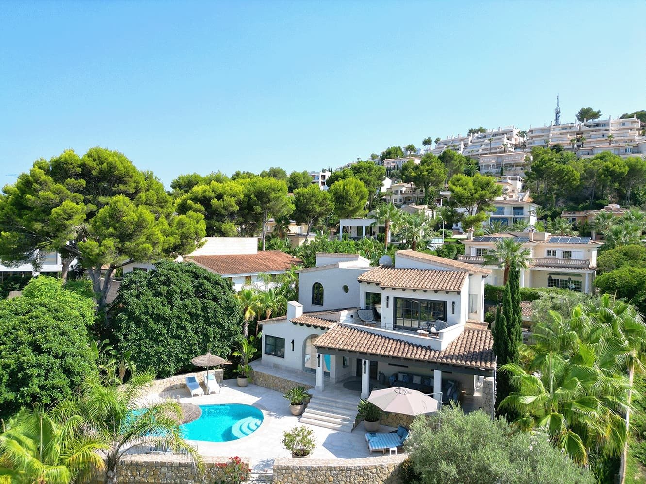 Luxus Mediterane Villa in bester Qualitat mit Pool in Santa Ponsa Mallorca kaufen