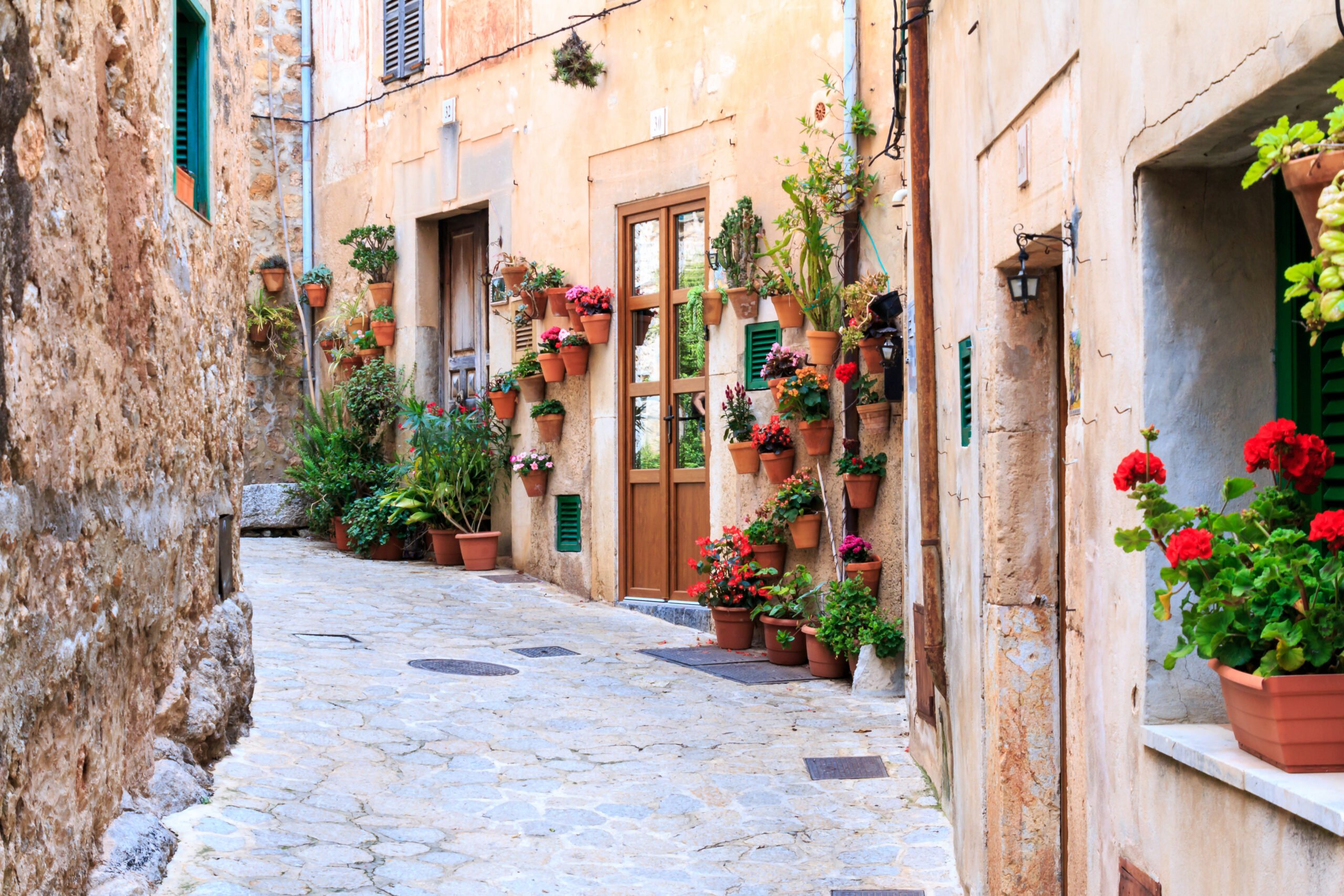 Mallorca kleine Gasse in der Altstadt von Mallorca